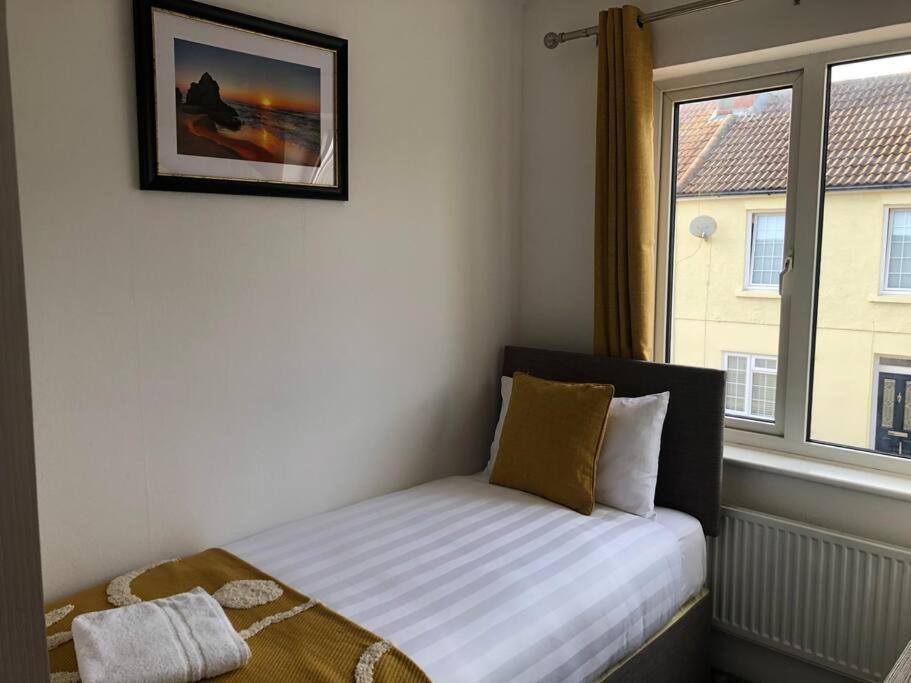 Edinburgh Street Home - Beautiful House With Free Parking And Wifi, Equipped With Comfy Furnitures Суиндон Экстерьер фото